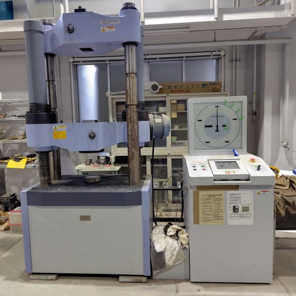 1000kN万能試験機